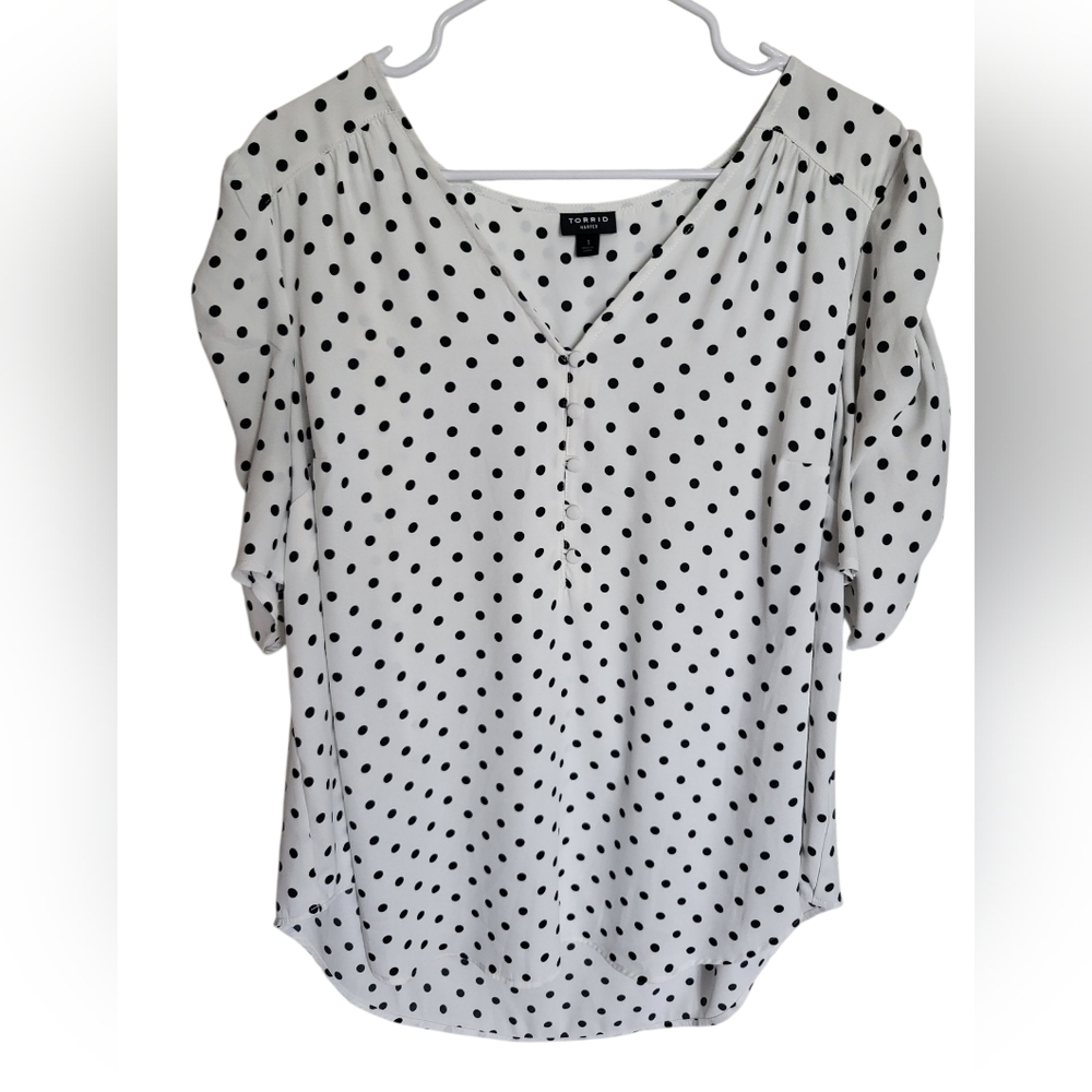 🟤 torrid White Polka Dot Blouse with Black Dots